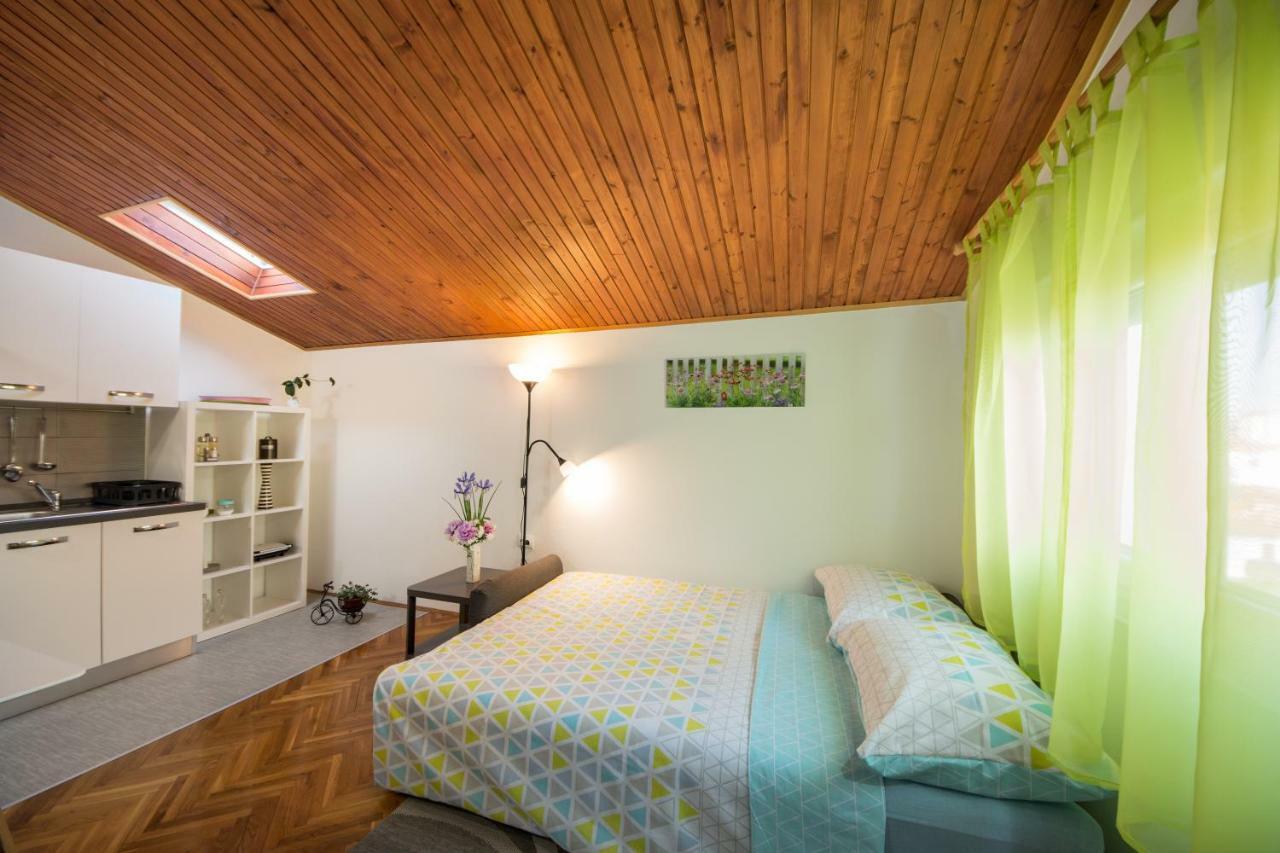 Appartamento Piccola pineta Pola Esterno foto